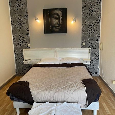 Hotel Auberge Des Charmilles Sainte-Soulle 部屋 写真