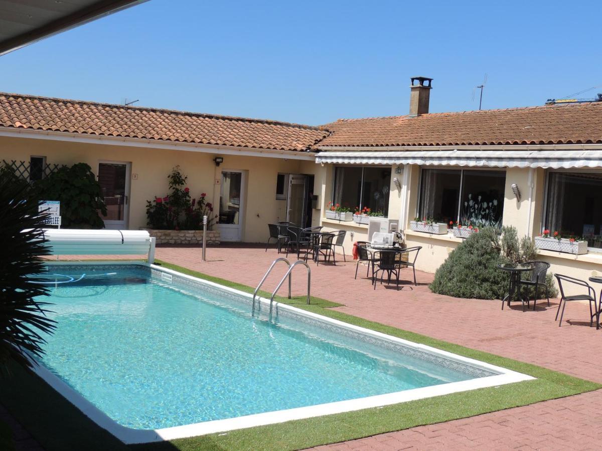 Hotel Auberge Des Charmilles Sainte-Soulle エクステリア 写真