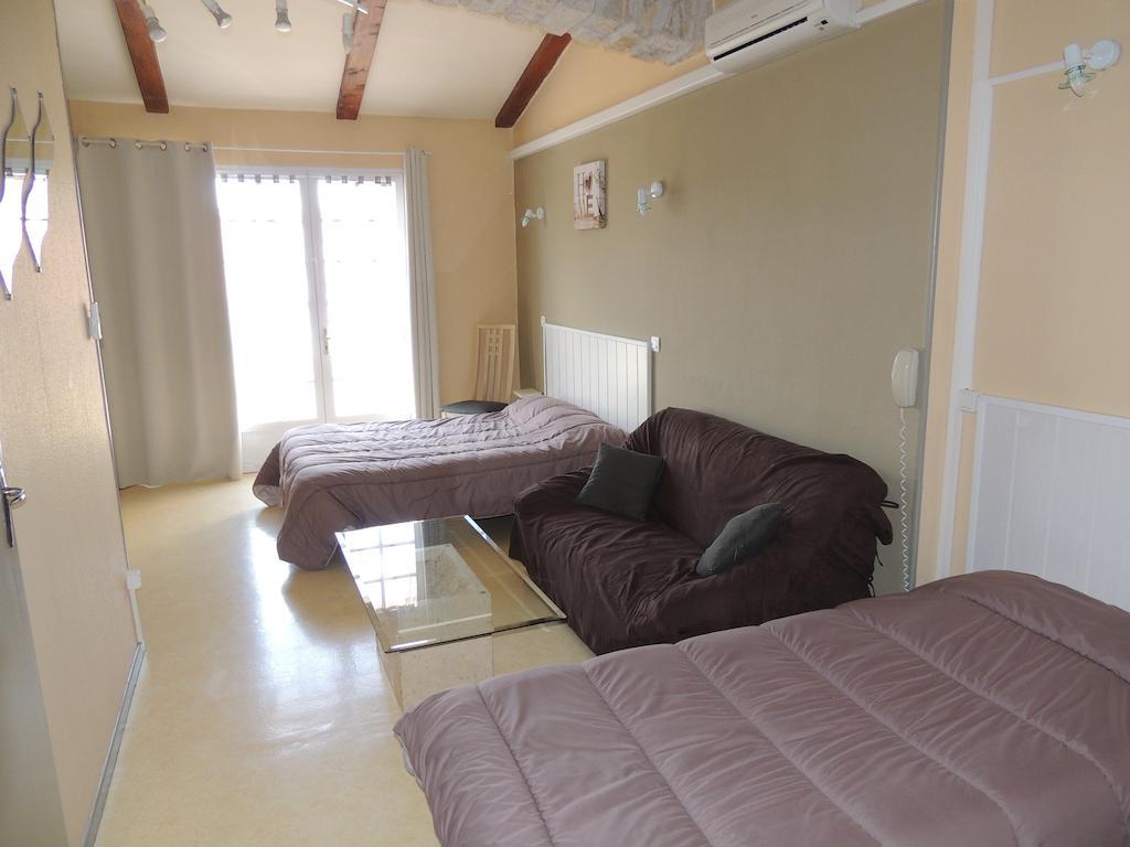 Hotel Auberge Des Charmilles Sainte-Soulle 部屋 写真