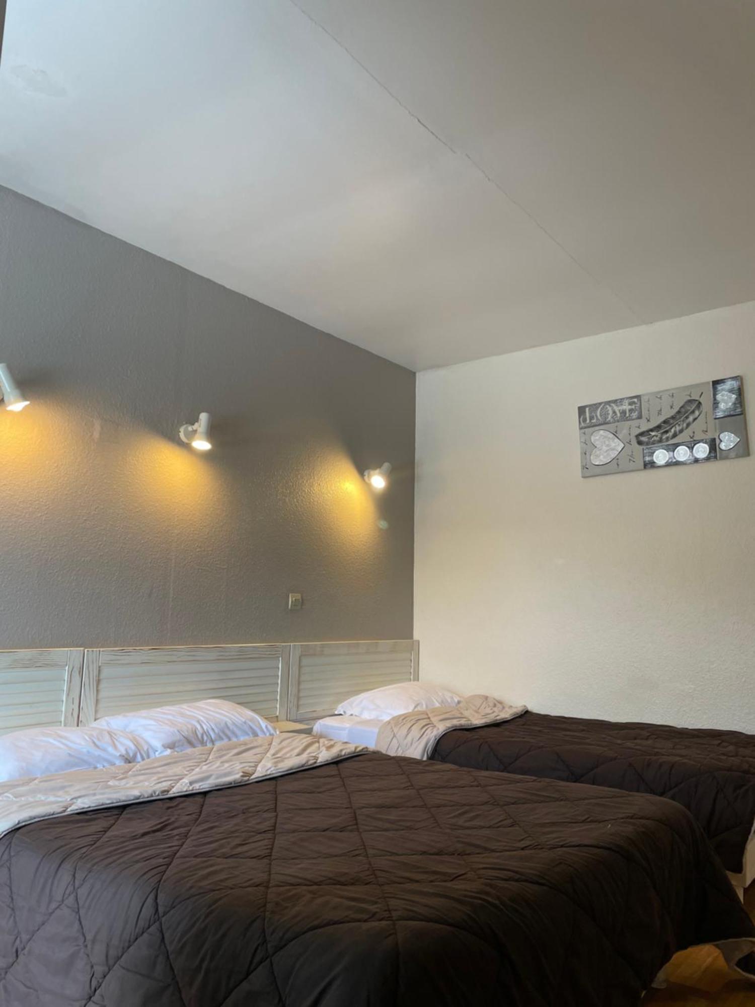 Hotel Auberge Des Charmilles Sainte-Soulle 部屋 写真