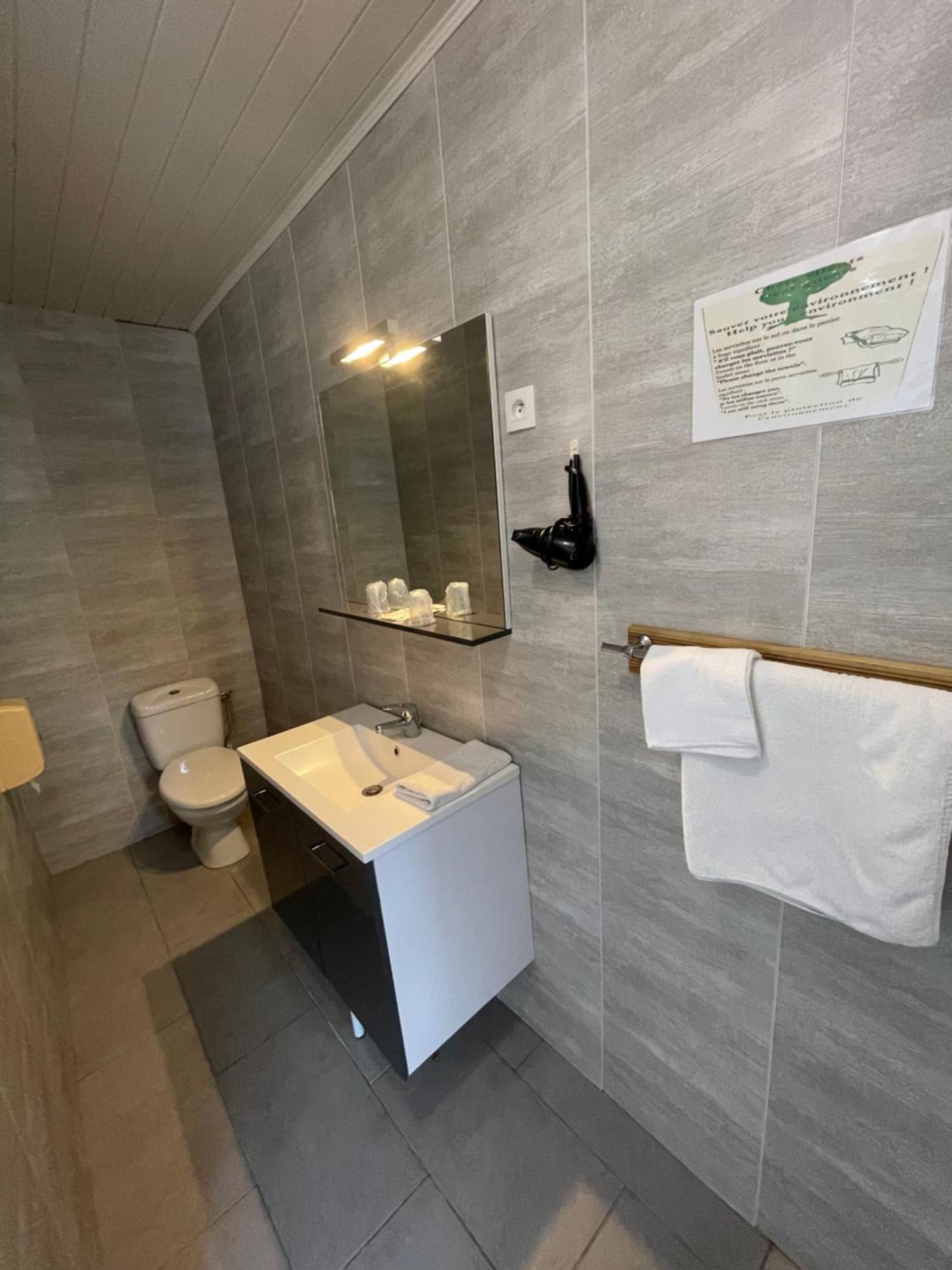 Hotel Auberge Des Charmilles Sainte-Soulle 部屋 写真