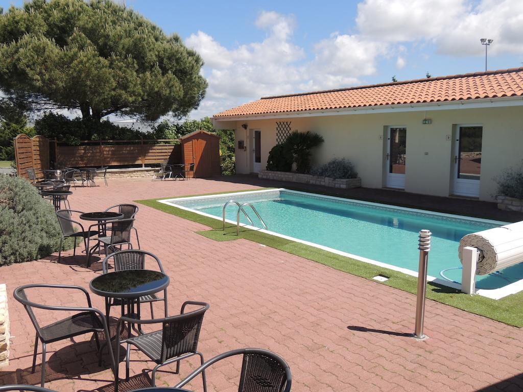 Hotel Auberge Des Charmilles Sainte-Soulle 部屋 写真
