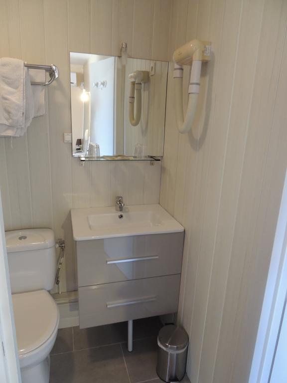 Hotel Auberge Des Charmilles Sainte-Soulle 部屋 写真